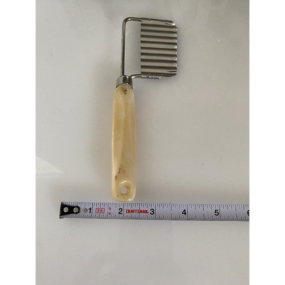 Vintage Vegetable Crinkle Cutter Potato Cheese Slicer Beige Plastic Handle EUC - Picture 15 of 16